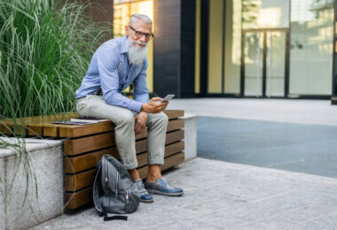 Handsome senior man portrait - Youthful and stylish man in the sixties, concepts about lifestyle, seniors and business
